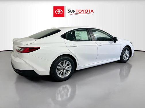Ice Cap 2026 Toyota Camry LE