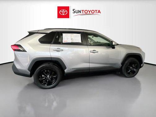 2022 Toyota RAV4 Hybrid XLE