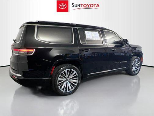 Diamond Black Crystal Pearl 2022 Jeep Grand Wagoneer Series III