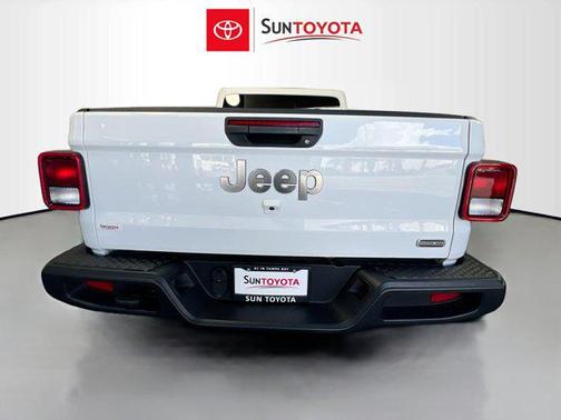 2023 Jeep Gladiator Overland