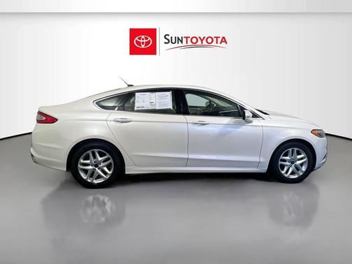 White Platinum Metallic Tri-Coat 2016 Ford Fusion SE