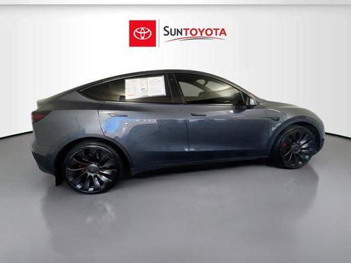 2022 Tesla Model Y Long Range Dual Motor All-Wheel Drive