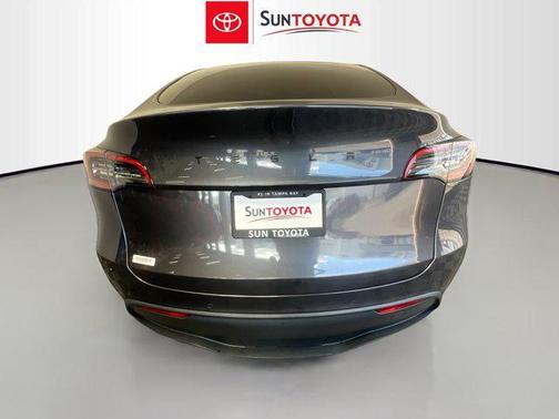 2022 Tesla Model Y Long Range Dual Motor All-Wheel Drive