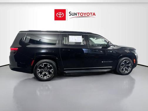 Diamond Black Crystal Pearlcoat 2024 Jeep Wagoneer L Series III 4x4