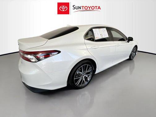 2023 Toyota Camry Hybrid XLE