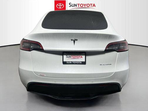 2022 Tesla Model Y Long Range Dual Motor All-Wheel Drive