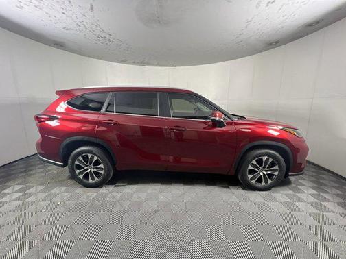 Ruby Flare Pearl 2023 Toyota Highlander XLE