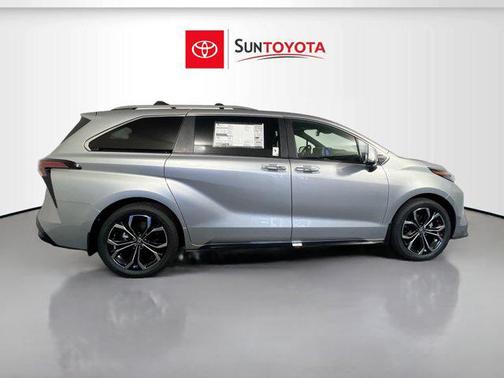 2025 Toyota Sienna Platinum 7 Passenger
