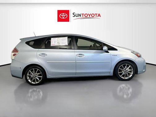 2015 Toyota Prius v Five