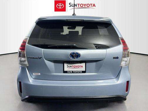 2015 Toyota Prius v Five