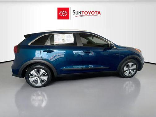 2022 Kia Niro LX
