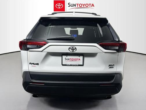 Ice Cap 2023 Toyota RAV4 XLE