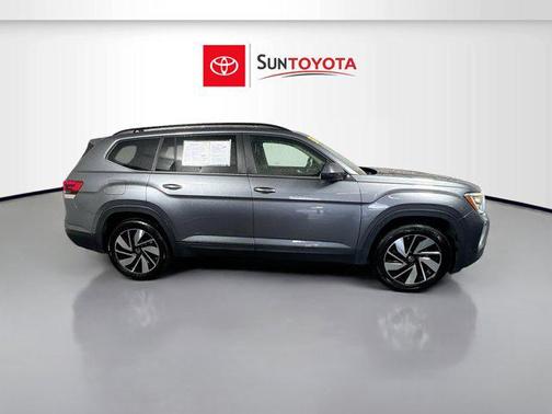 Platinum Gray Metallic 2024 Volkswagen Atlas 2.0T SE w/Technology