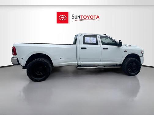 Bright White Clearcoat 2024 RAM 3500 Tradesman Crew Cab 4x4 8' Box