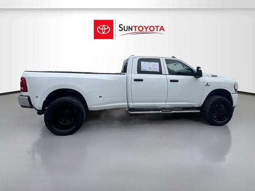 Bright White Clearcoat 2024 RAM 3500 Tradesman Crew Cab 4x4 8' Box