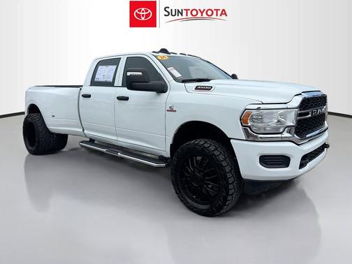 Bright White Clearcoat 2024 RAM 3500 Tradesman Crew Cab 4x4 8' Box