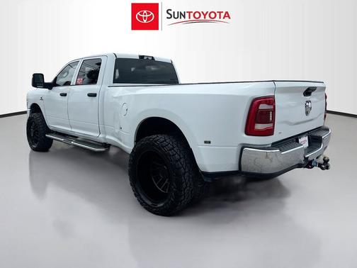 Bright White Clearcoat 2024 RAM 3500 Tradesman Crew Cab 4x4 8' Box