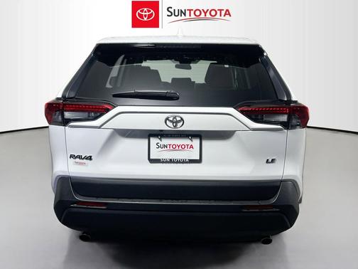 Ice Cap 2025 Toyota RAV4 LE