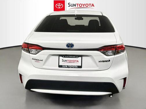 White 2022 Toyota Corolla Hybrid SE