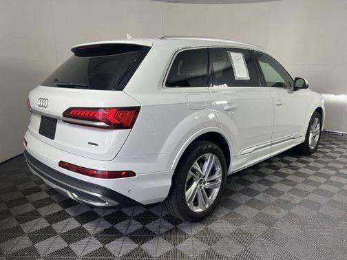 2022 Audi Q7 55 Premium Plus