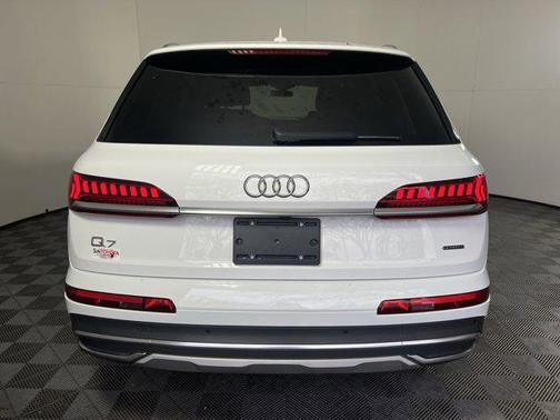 2022 Audi Q7 55 Premium Plus