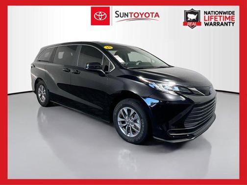 2022 Toyota Sienna LE