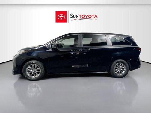 2022 Toyota Sienna LE