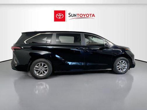 2022 Toyota Sienna LE