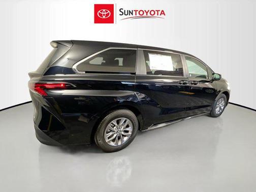 2025 Toyota Sienna LE