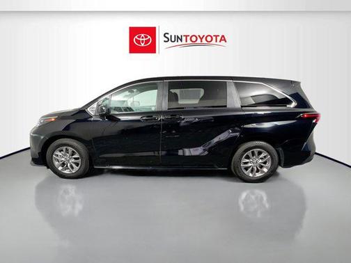 2025 Toyota Sienna LE