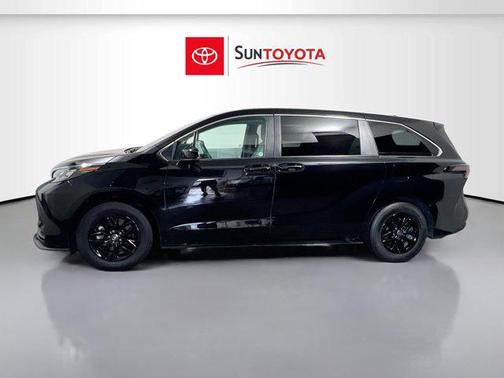 2025 Toyota Sienna LE