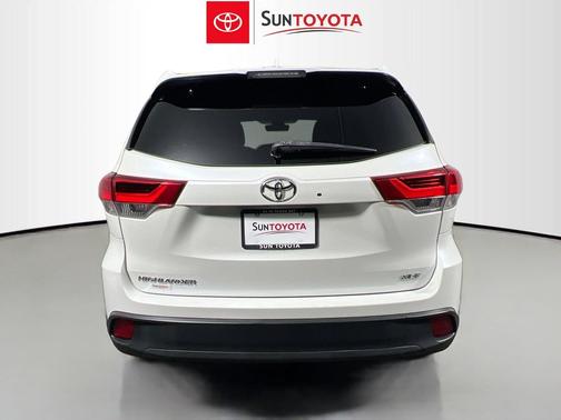 Blizzard Pearl 2019 Toyota Highlander XLE