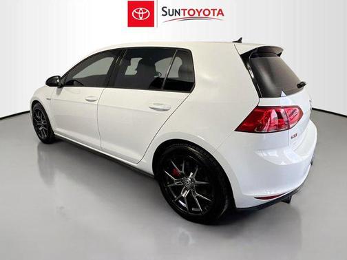 2017 Volkswagen Golf GTI 2.0T SE 4-Door
