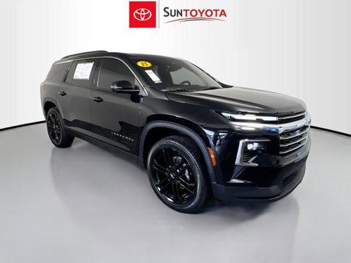 Mosaic Black Metallic 2025 Chevrolet Traverse LT