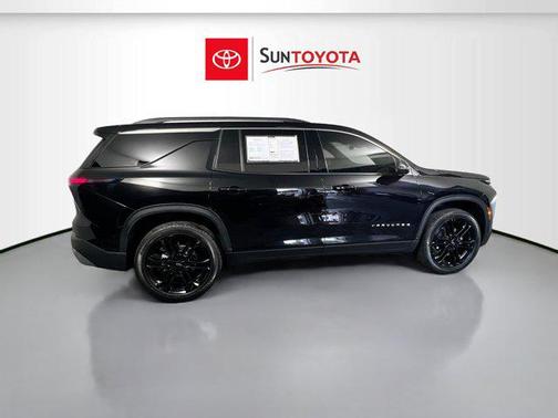 Mosaic Black Metallic 2025 Chevrolet Traverse LT