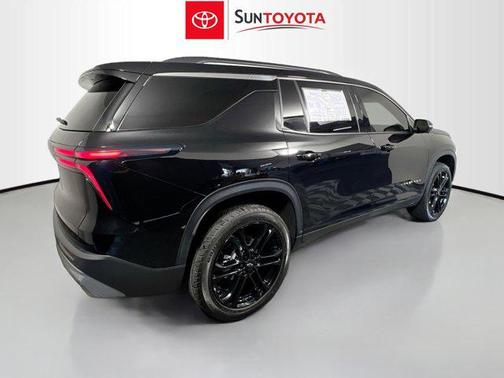 Mosaic Black Metallic 2025 Chevrolet Traverse LT