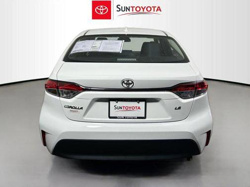 Ice Cap 2025 Toyota Corolla LE