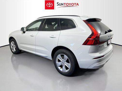 2022 Volvo XC60 B5 Momentum