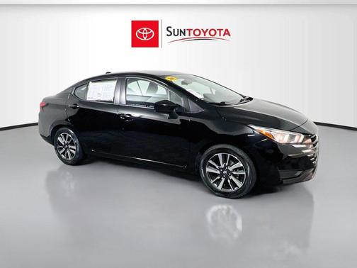 Super Black 2024 Nissan Versa 1.6 SV
