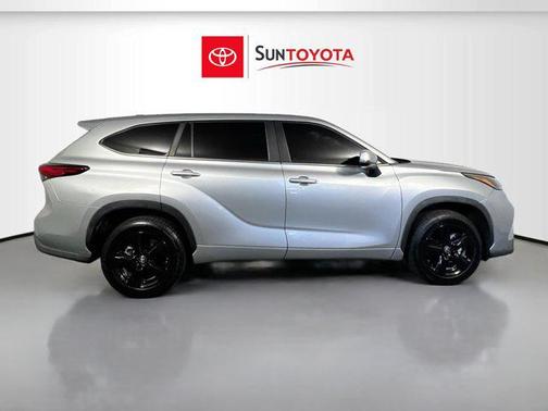 Celestial Silver Metallic 2023 Toyota Highlander L
