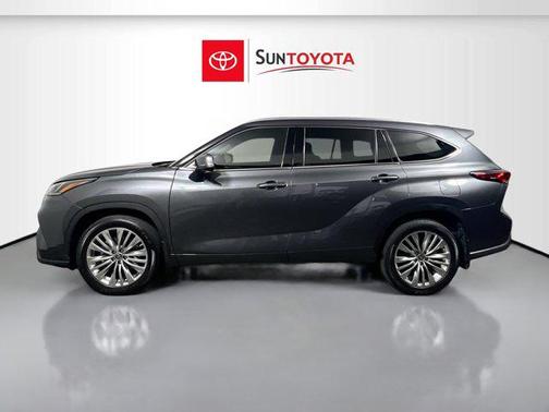 Magnetic Gray Metallic 2023 Toyota Highlander Platinum