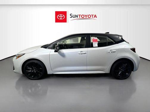 Wind Chill Pearl/Midnight Black Metallic 2026 Toyota Corolla XSE