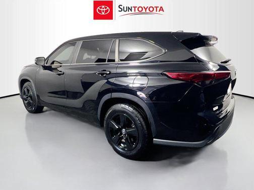 Midnight Black Metallic 2023 Toyota Highlander L