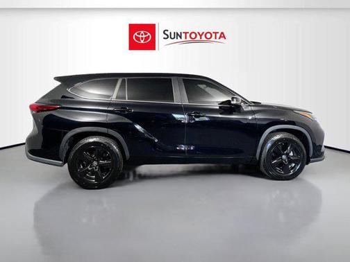 Midnight Black Metallic 2023 Toyota Highlander L
