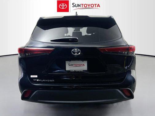 Midnight Black Metallic 2023 Toyota Highlander L
