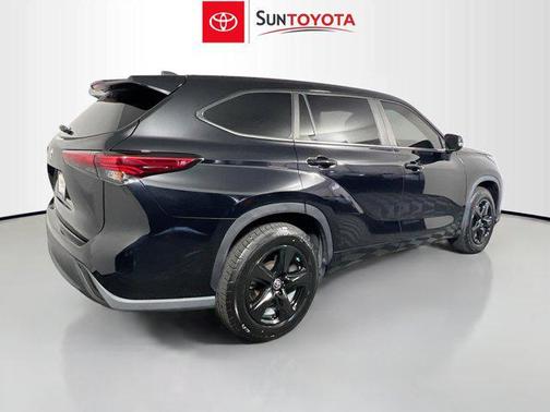 Midnight Black Metallic 2023 Toyota Highlander L