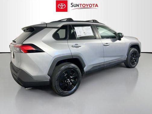 2020 Toyota RAV4 LE