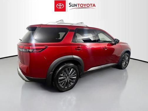 2022 Nissan Pathfinder SL 2WD