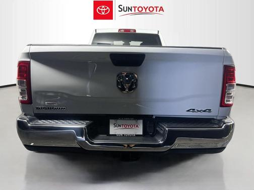 Bright White Clearcoat 2024 RAM 3500 Big Horn Crew Cab 4x4 8' Box