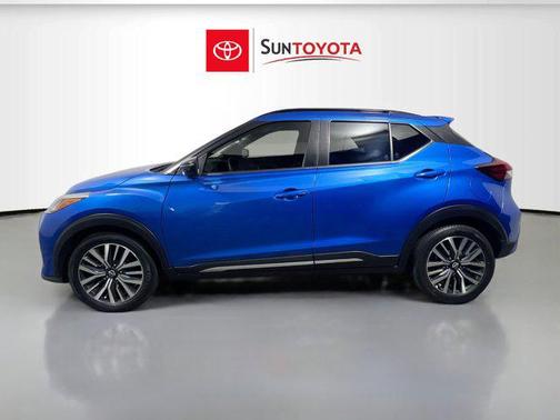 2022 Nissan Kicks SR